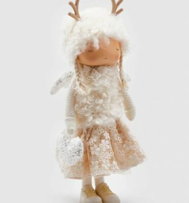 menina rena com vestido e coração na mão, decorativa edg, decoração natal