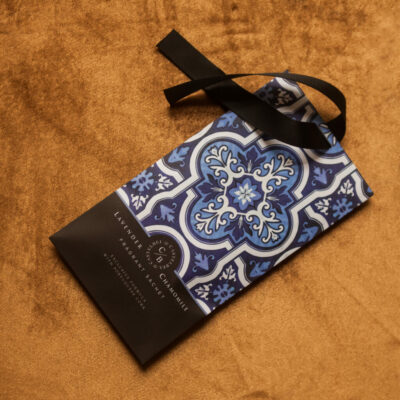 saqueta perfumada, lavanda e camomila, relaxante, apaziguante, gavetas, armários, ambientador de automóveis, portus cale