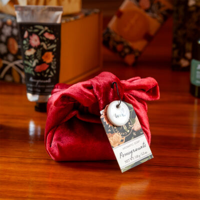 9-1704-CB-Xmas-2025-Pomegranate-150g-Velvet-soap-1_1200-2